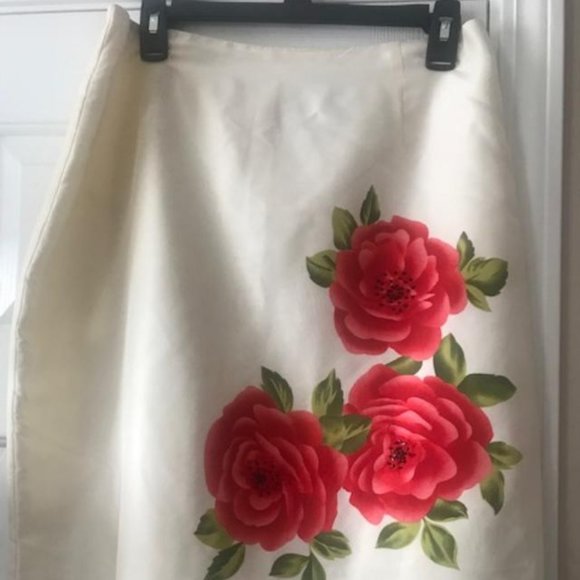 Dresses & Skirts - Cream Skirt w/Flowers 100% silk skirt.